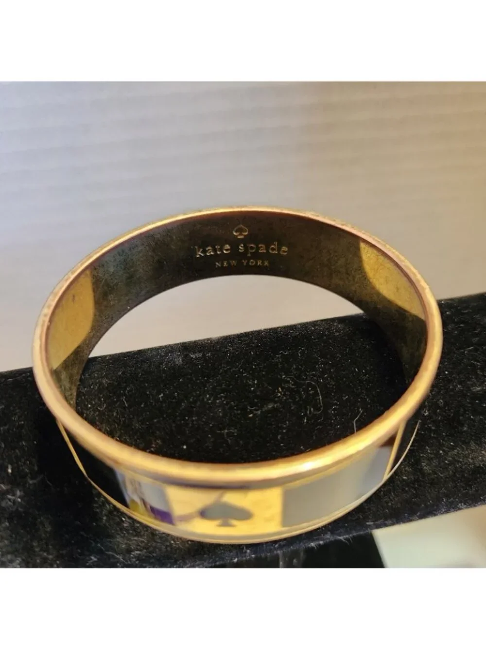 Kate Spade Take A Bow Gold Toned Bangle Bracelet With Spade READ - Picture 3 of 13